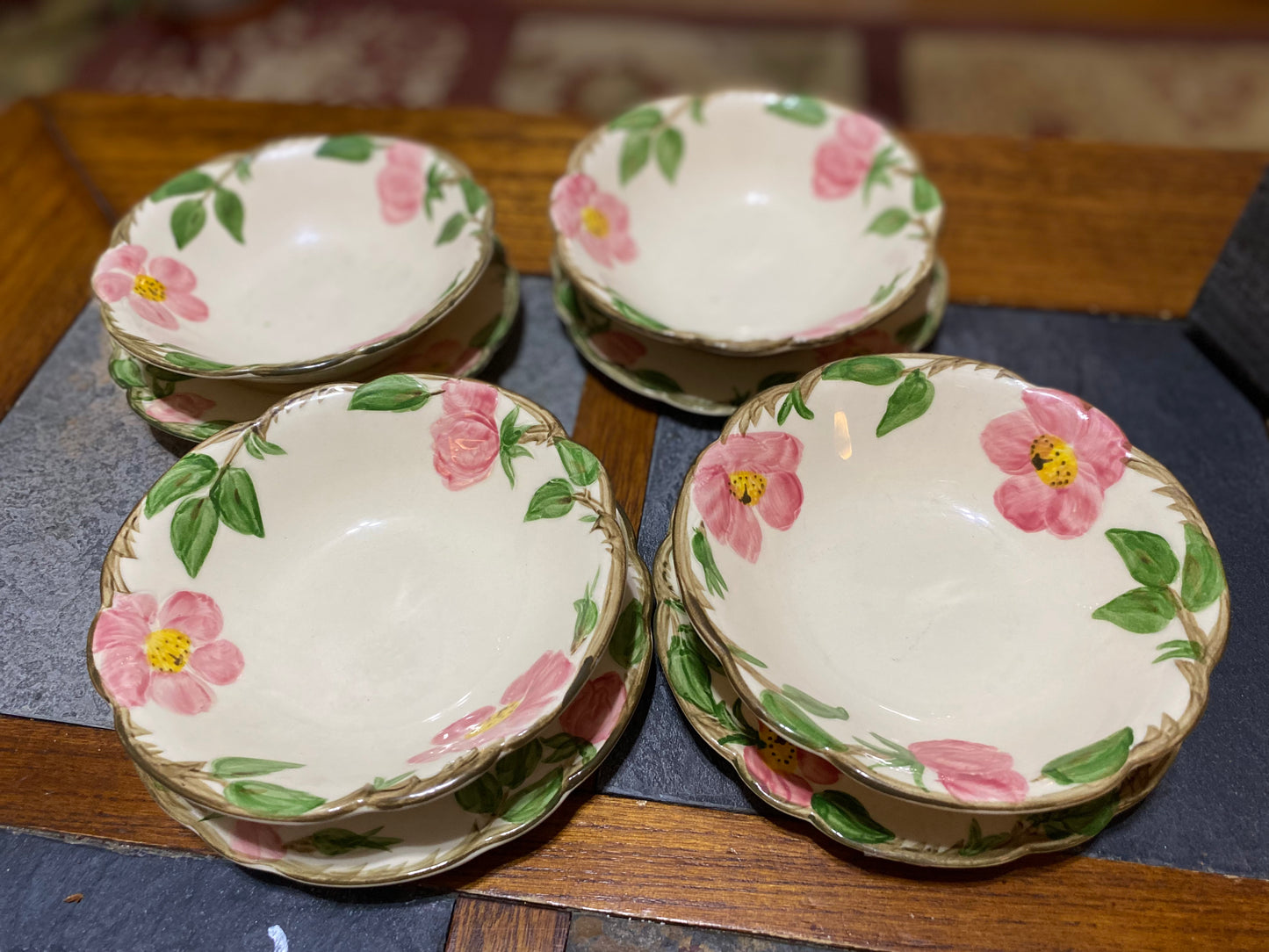 Rose plates and bowls - Set of 4